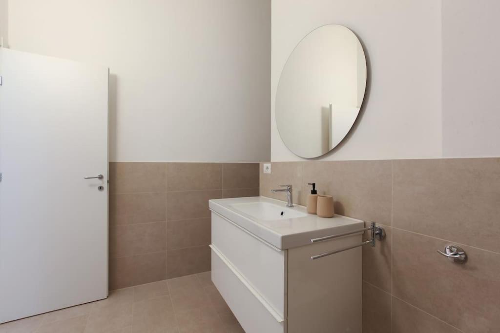 Hacca Collection - Arco Della Pace - Sempione - Chinatown 2br Milan